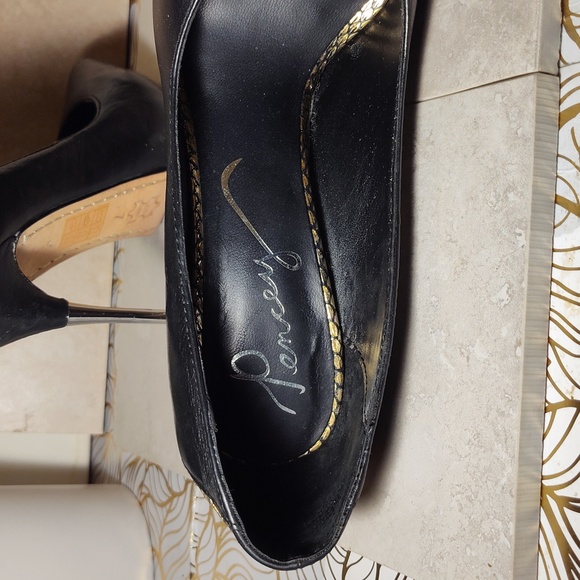 Pencey | Gold & Black Stiletto Heels | Size 7 - Picture 9 of 9